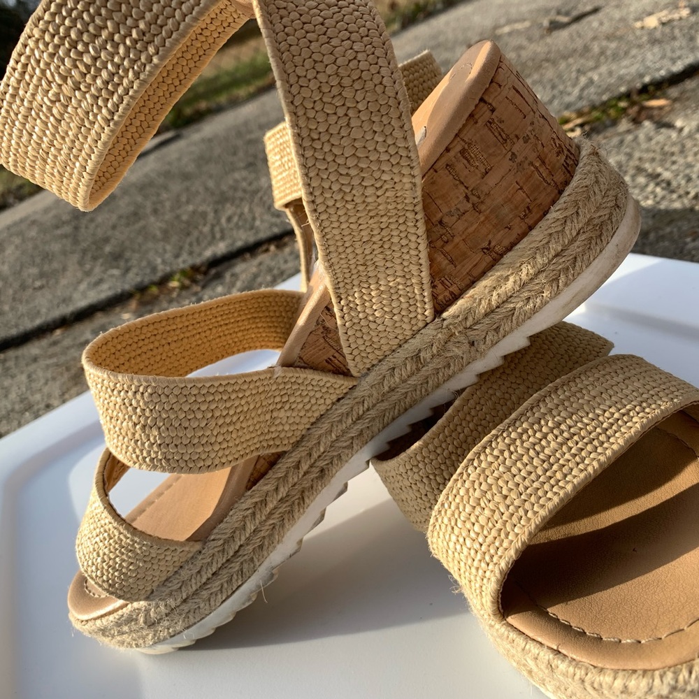 Steve Madden shimmy wedge platform ankle strap beige size 9
